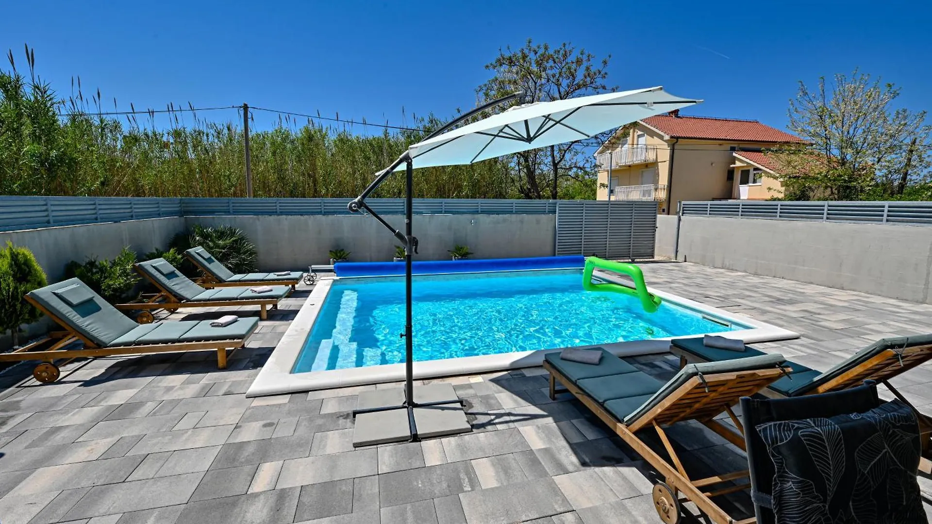 Holiday House Sara With Heated Pool Privlaka  Kroatien