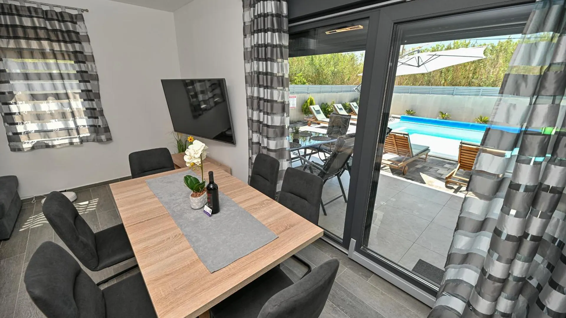 Holiday House Sara With Heated Pool Privlaka
